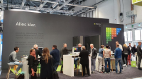 Messestand von PROJEKT PRO auf der digitalBAU 2022 mit Besuchern.