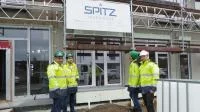 Spitz Ingenieure vor Bürogebäude