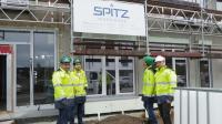 Spitz Ingenieure vor Bürogebäude