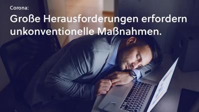 Schlafende Person vor Laptop. Banner PRO topic for free.